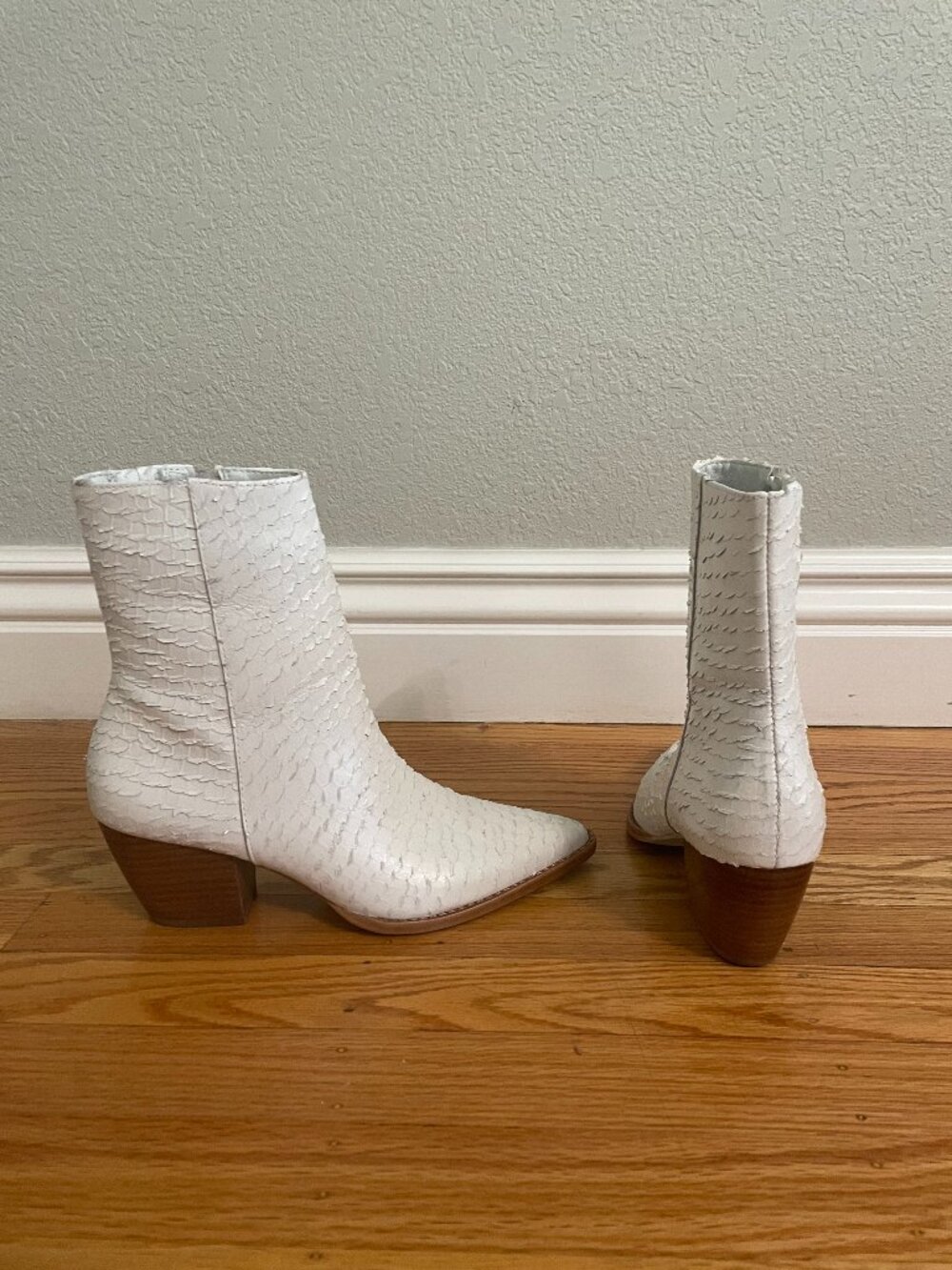 white boots prim size women’s 6